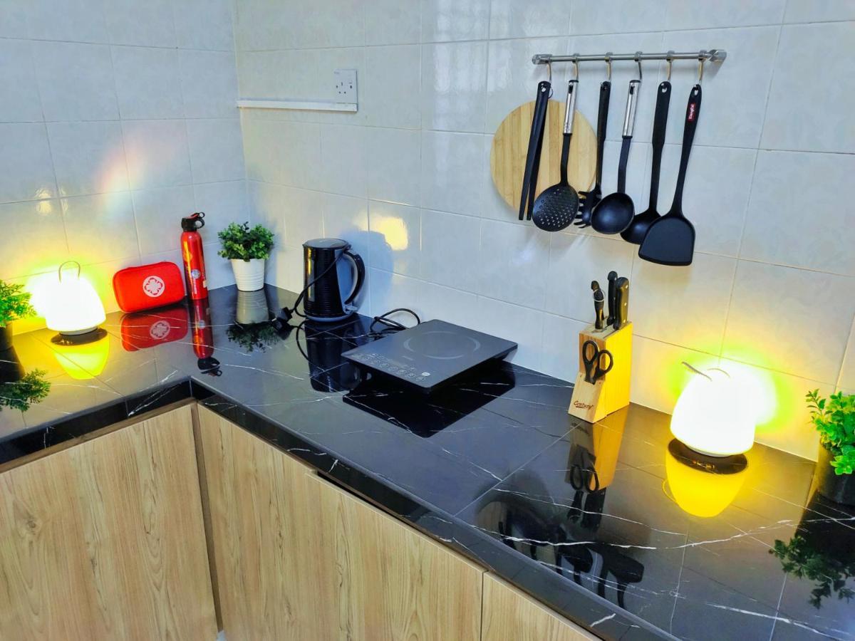 Semi-Detached, Up To 21 Pax, 4 Bedrooms, 3 Bathrooms, 4 Car Parks By Star Home Bayan Lepas Luaran gambar